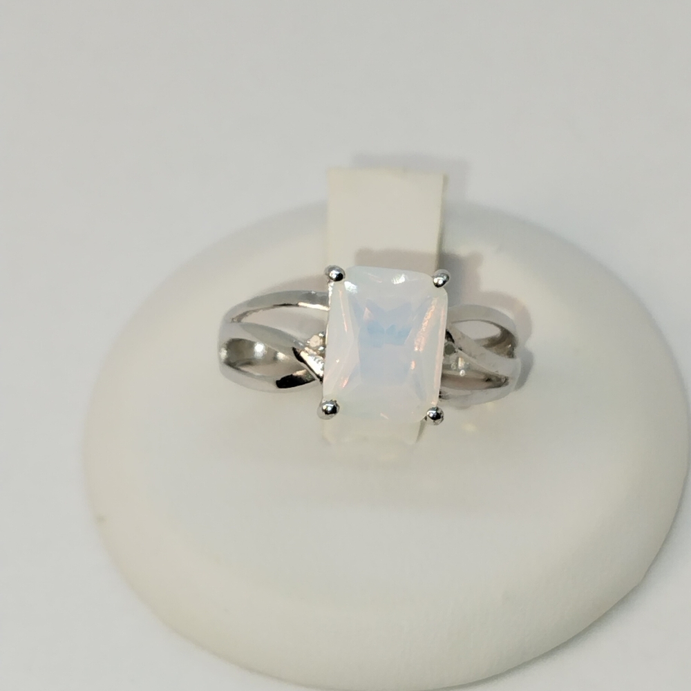 Silver Solitaire Ring With White Stone - image 7